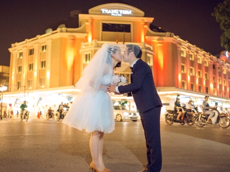 Chụp ảnh cưới đẹp tại Tràng Tiền Plaza