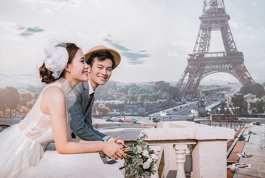 Chụp ảnh cưới kiểu Pháp với tư thế dịu dàng thân mật