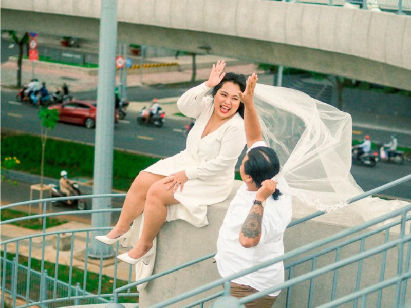 Chụp ảnh cưới ở cầu Thủ Thiêm 2 cặp đôi Sài Gòn khiến netizen thích thú