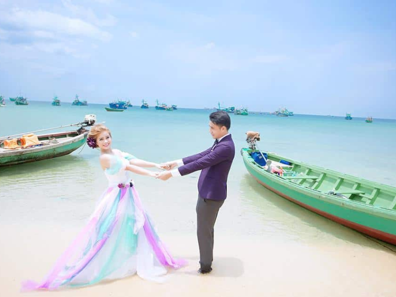 Trải nghiệm một ngày làm ngư dân khi chụp hình cưới tại làng chài Hàm Ninh