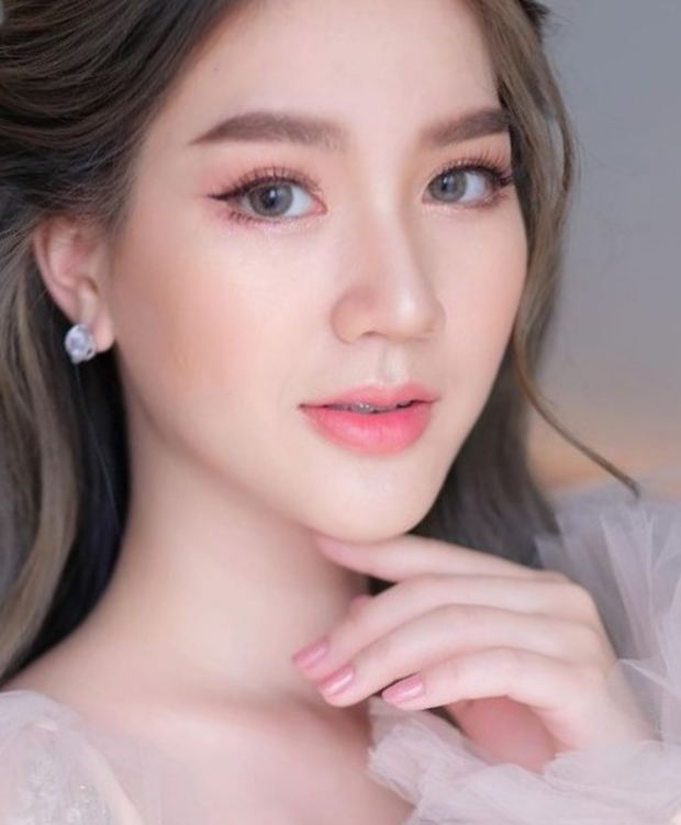 Makeup cô dâu khuôn mặt dài tone hồng đất