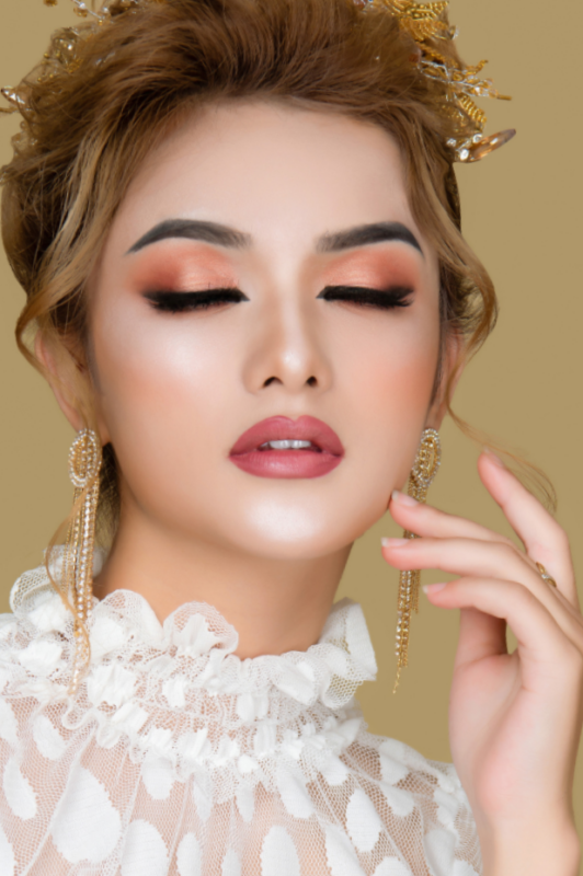 Makeup theo phong cách cô dâu Ấn Độ