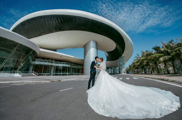 Chụp ảnh cưới đẹp tại cung cá heo ở Hạ Long Quảng Ninh